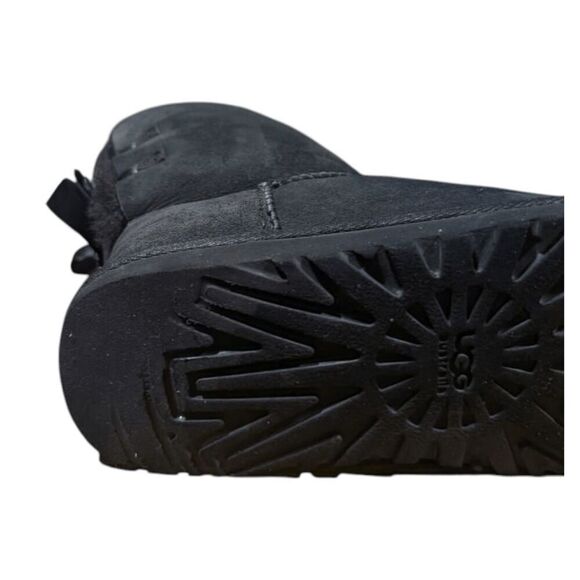UGG Bailey Bow 'Black' Winter Boot Size 4 - Picture 10 of 11